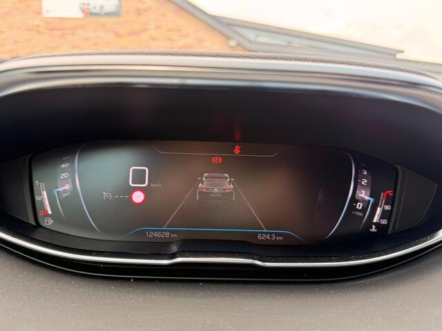 Peugeot 3008 1.2 PURET.BL ALLURE. KEYLESS, CRUISE, CARPLAY