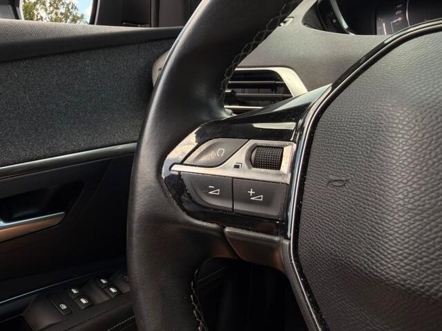 Peugeot 3008 1.2 PURET.BL ALLURE. KEYLESS, CRUISE, CARPLAY