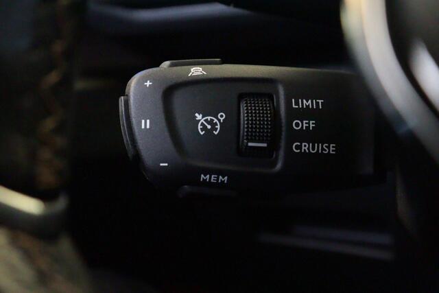 Peugeot 3008 1.6 HYbrid4 300 GT Pack Business | NAVI / APPCONNECT | CAMERA + PDC | SCHUIF / KANTELDAK | LEER / MASSAGE-STOELEN | LANE-KEEPING |