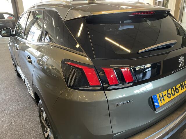 Peugeot 3008 1.2 PureTech ALLURE EAT8 AUTOMAAT Navigatie-Achteruitrijcamera-Climate control