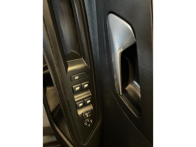 Peugeot 3008 1.2 PureTech ALLURE EAT8 AUTOMAAT Navigatie-Achteruitrijcamera-Climate control