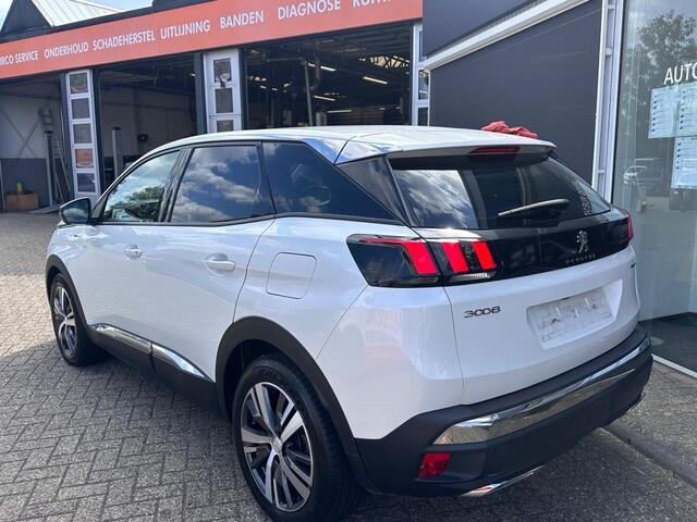Peugeot 3008 1.6 HYBRID ALLURE