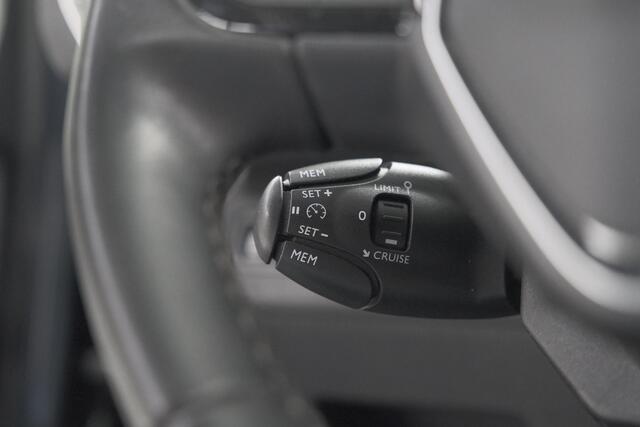 Peugeot 3008 1.6 PureTech 180 Allure | 1.500 KG Trekgewicht | Schuif-Kantel dak | Dodehoekdetectie | Camera