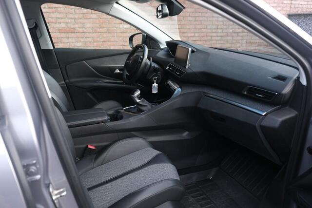 Peugeot 3008 1.2 PureTech 130pk Allure | Navi | App-Connect | Cruise | PDC | Climate | 18" | Metallic