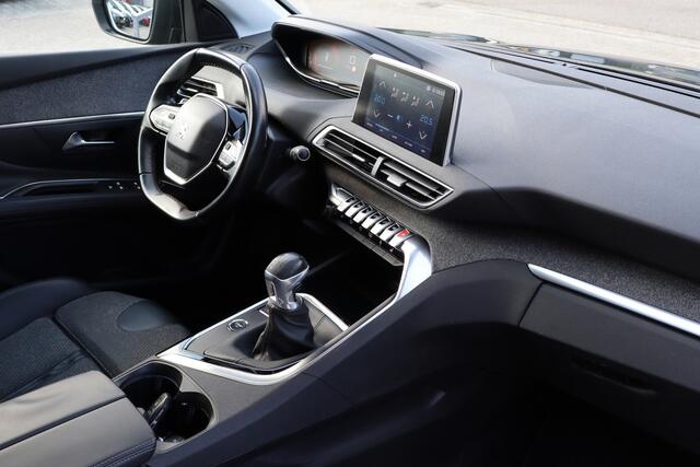 Peugeot 3008 1.2 PureTech Blue Lease Premium 360 graden camera/Apple carplay/Stoelverwarming/Elektrische stoel met geheugen/Cruise control/Dodehoek detectie/Navigatie/DAB/Climate control
