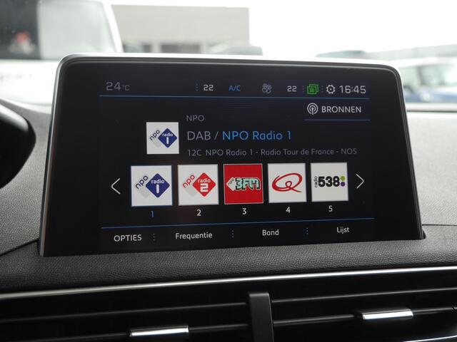 Peugeot 3008 1.2 PureTech Première | Elektrisch bedienbare achterklep | 19 inch velgen | Keyless entry en start | Dealer onderhouden | Navigatie | Zwart Dak | Climate control