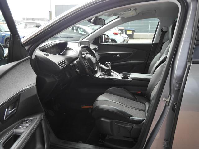 Peugeot 3008 1.2 PureTech Première | Elektrisch bedienbare achterklep | 19 inch velgen | Keyless entry en start | Dealer onderhouden | Navigatie | Zwart Dak | Climate control