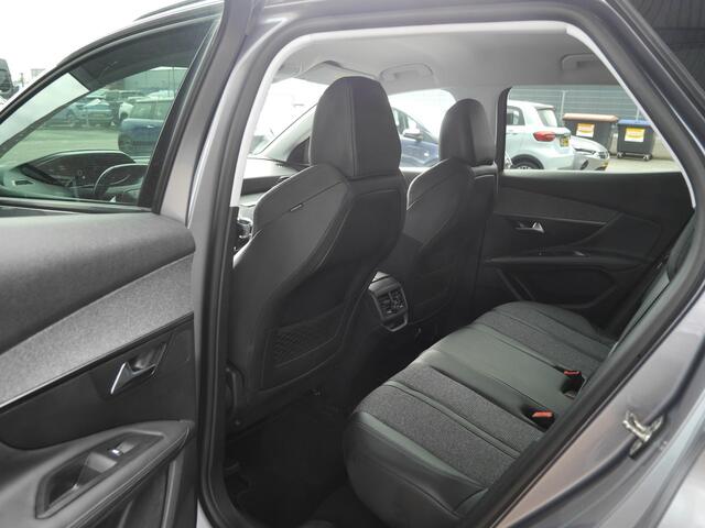 Peugeot 3008 1.2 PureTech Première | Elektrisch bedienbare achterklep | 19 inch velgen | Keyless entry en start | Dealer onderhouden | Navigatie | Zwart Dak | Climate control