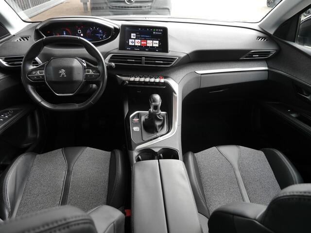 Peugeot 3008 1.2 PureTech Première | Elektrisch bedienbare achterklep | 19 inch velgen | Keyless entry en start | Dealer onderhouden | Navigatie | Zwart Dak | Climate control