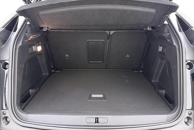 Peugeot 3008 1.2T Allure | 130PK | Elektrische Achterklep | Afneembare trekhaak | Keyless Entry & Start | 19'' Lichtmetalen velgen | Navigatie | DAB + | Camera Achter | 1e eigenaar!