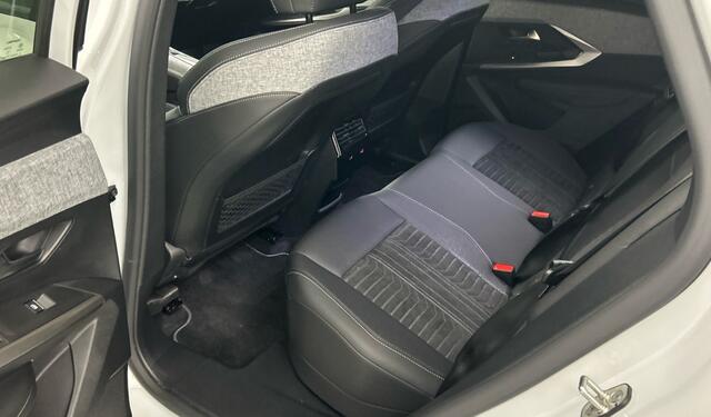 Peugeot 3008 1.2 Hybrid 145 GT Exclusive Trekhaak/Electr vestelbare stoel met massage