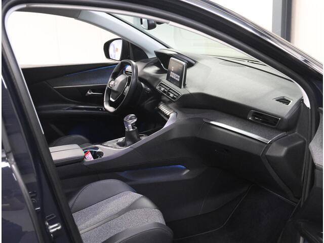 Peugeot 3008 1.2 130PK Première | 2de eigenaar | Navigatie | Camera | LMV | Cruise Control | AppleCarPlay/AndroidAuto | Climate Control | Virt.Cockpit | Keyless | Isofix | Privacy Glass | Parkeersensoren | Trekhaak | Elektrische Achterklep | Historie aanwezig! |