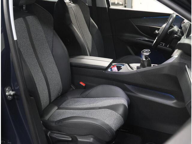 Peugeot 3008 1.2 130PK Première | 2de eigenaar | Navigatie | Camera | LMV | Cruise Control | AppleCarPlay/AndroidAuto | Climate Control | Virt.Cockpit | Keyless | Isofix | Privacy Glass | Parkeersensoren | Trekhaak | Elektrische Achterklep | Historie aanwezig! |