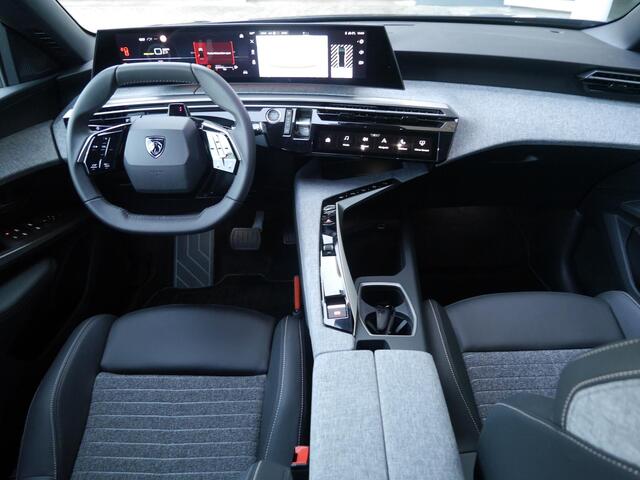 Peugeot 3008 1.6 plug-in Hybrid 195 Allure | Afneembare trekhaak | 1550KG Trekgewicht | Navigatie | Stoelverwarming | Camera achter | Full LED
