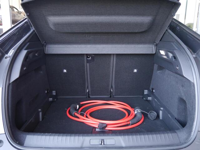 Peugeot 3008 1.6 plug-in Hybrid 195 Allure | Afneembare trekhaak | 1550KG Trekgewicht | Navigatie | Stoelverwarming | Camera achter | Full LED