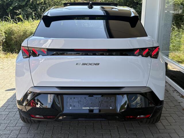 Peugeot 3008 e-3008 GT 73 kWh | NIEUW | 16% bijtelling tot ¤ 30.000 | WLTP tot 526km | 160kW snelladen | Schuif-/kanteldak | Stoel- & stuurverwarming | Elektr. achterklep | Adaptieve Cruise Control | Navi