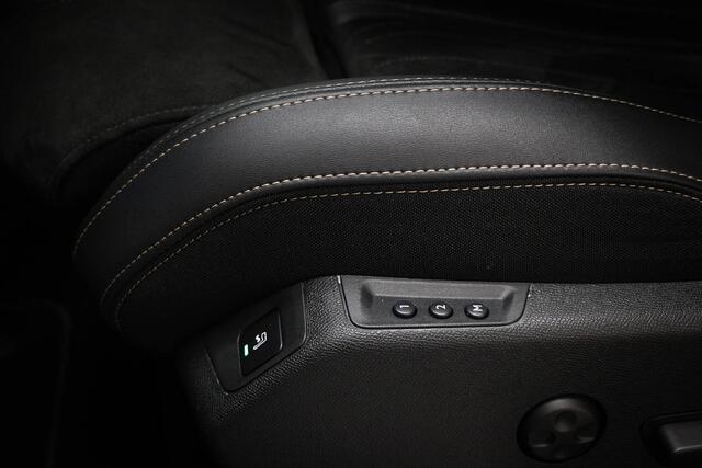 Peugeot 3008 1.6 HYbrid 225 GT Pack Business | SOH 93% | STOELEN PACK | MASSAGE | DRAADLOZE LADER | CAMERA | 19"