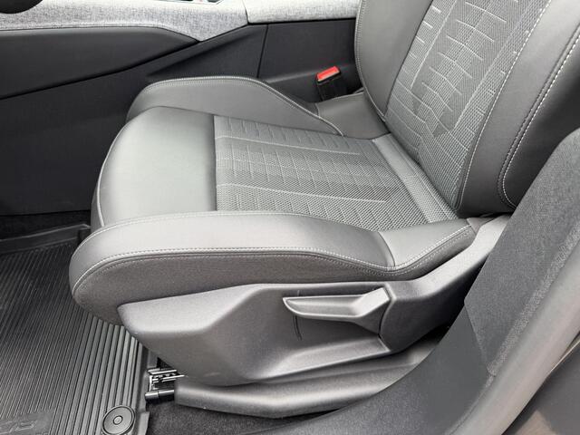 Peugeot 3008 1.2 Hybrid 145 PK GT | Meest Complete Uitvoering | Elektrische Achterklep | Stoel- & Stuurwielverwarming | Navigatie | Keyless Entry | Camera | Parkeersensoren | Full LED Matrix verlichting | Adaptieve Cruise Control | Draadloze Apple Carplay & Android Au