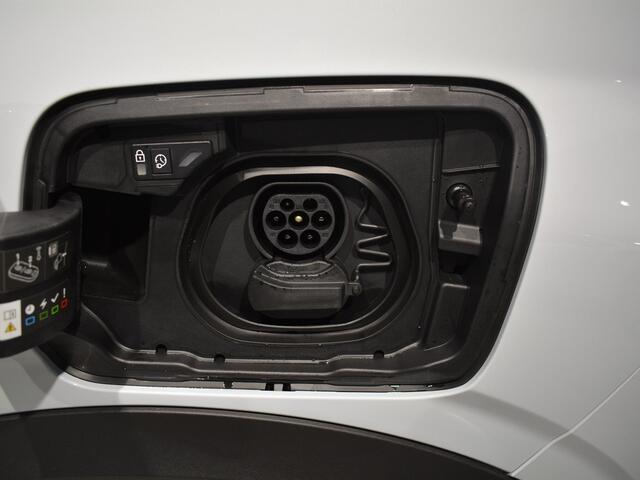 Peugeot 3008 e-3008 Allure Avantage 210 73 kWh | Camera | Stoelverwarming | 19 inch velgen