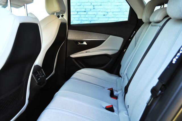 Peugeot 3008 1.2 AGC Allure LED Sv packsafety Nav