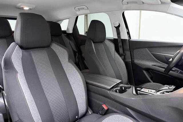 Peugeot 3008 1.2 PureTech Blue Lease Executive AUTOMAAT 130 pk | | Trekhaak | Climate control | Navigatie | Dakrails | Extra getint glas | Draadloze telefoonlader