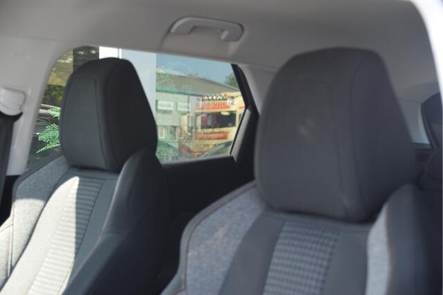 Peugeot 3008 1.2 PureTech Allure Carplay | 18 inch | Navi | Bluetooth | PDC | Getint glas