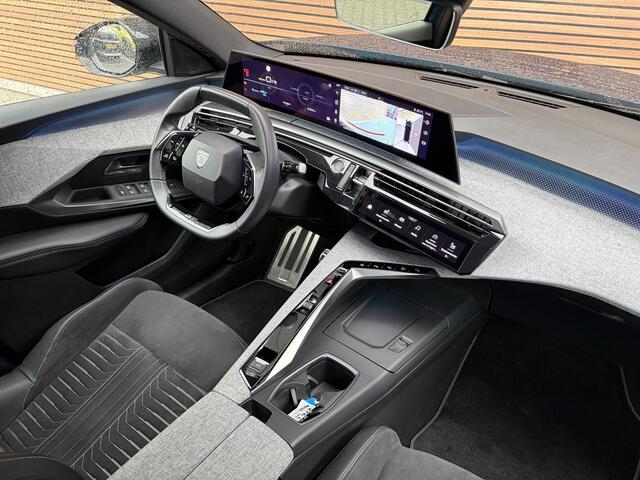 Peugeot 3008 e-3008 GT Avantage 214Pk 73 kWh Stuur en stoelverwarming / Alcantara / trekhaak / Adaptive cruise / Keyless