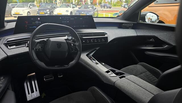 Peugeot 3008 e-3008 GT 73 kWh |NAP|1e eigenaar|DOH|Pano|99% SOH