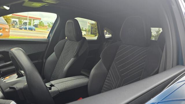 Peugeot 3008 e-3008 GT 73 kWh |NAP|1e eigenaar|DOH|Pano|99% SOH
