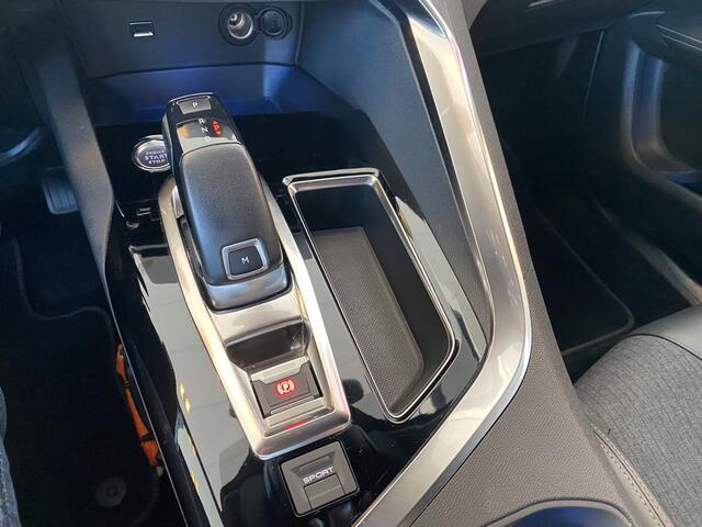 Peugeot 3008 1.2 PureTech GT Line Avantage,Automaat,Navigatie,Achteruitrijcamera,Climate&Cruisecontrol,Spraakbediening,Trekhaak,Keyless,Digitaal Instrumentenpaneel,Leder/Stof,V&A Sensoren,19 Inch Lmv