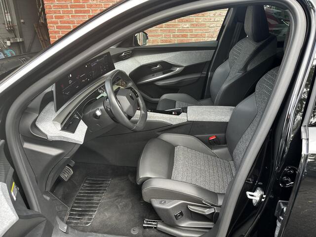 Peugeot 3008 Allure Pack 1.2 Hybrid 145pk e-DSC6 | STOEL + STUURVERW. | PANORAMIC NAVIGATION | 360° CAMERA | ADAPTIVE CRUISE | AGR-STOEL | KEYLESS ENTRY | LEDER/STOF |