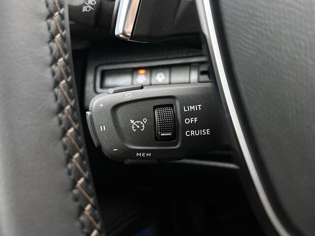 Peugeot 3008 1.2 Hybrid 136 GT | Keyless entry | Parkeersensoren voor + achter | Rijklaar |