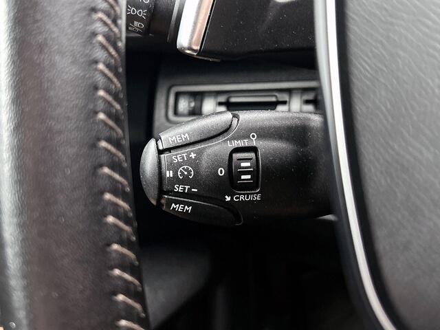 Peugeot 3008 1.2 PureTech Blue Lease Executive | Navigatie | Parkeersensoren | Lichtmetalen velgen