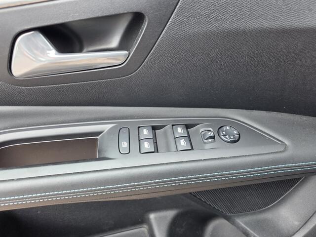 Peugeot 3008 1.2 PureTech Allure automaat.