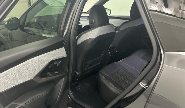 Peugeot 3008 1.2 Hybrid 145 GT Exclusive Trekhaak,Massage ,Stoel en stuurverwarming,Camera.