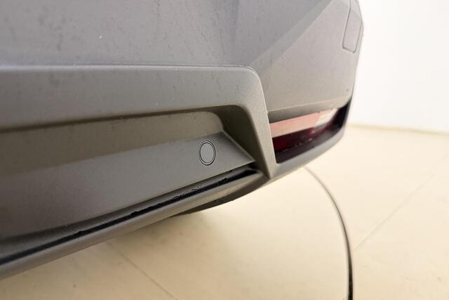 Peugeot 3008 e-3008 Allure | Voorstoelen verwarmd | Cruise control | Stuurbediening | Achteruitrijcamera | Navigatie | Apple carplay/Android auto | Parkeersensoren |