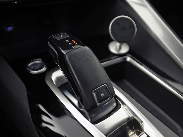 Peugeot 3008 1.6 e-THP GT Line 165Pk Automaat (APPLE CARPLAY, PARELMOER, GROOT NAVI, GETINT GLAS, KEYLESS, SPORTSTOELEN, PARKEERSENSOREN, ZWART HEMEL, NIEUWSTAAT)