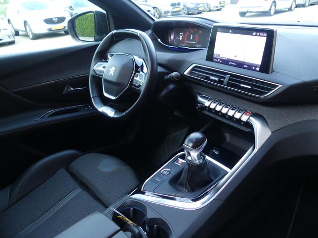 Peugeot 3008 1.2 PureTech GT-Line / Panoramadak / Trekhaak