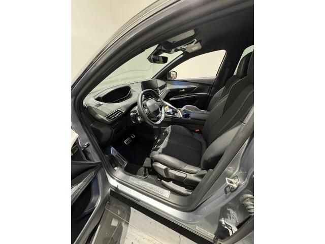 Peugeot 3008 1.2 Hybrid 136 GT l CAMERA l APPLE CARPLAY & ANDROID AUTO l PARKEERSENSOREN