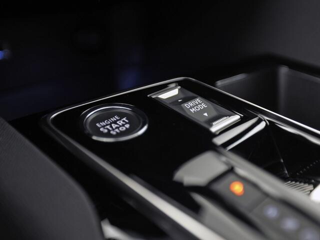 Peugeot 3008 1.6 HYbrid 225 Allure Sport 225Pk Automaat (APPLE CARPLAY, GROOT NAVI, 360 CAMERA, SPORTSTOELEN, LEDER, KEYLESS, GETINT GLAS, LANE ASSIST, NIEUWSTAAT)