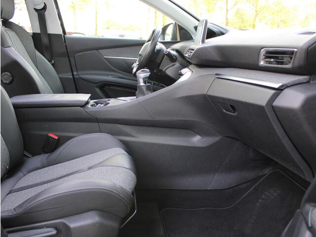 Peugeot 3008 1.2 PureTech Allure | Navi / Panoramadak / Camera