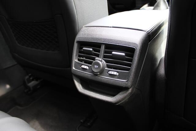 Peugeot 3008 1.2 PureTech Première | Panoramadak | Camera | Trekhaak | Elekt. achterklep | Navigatie