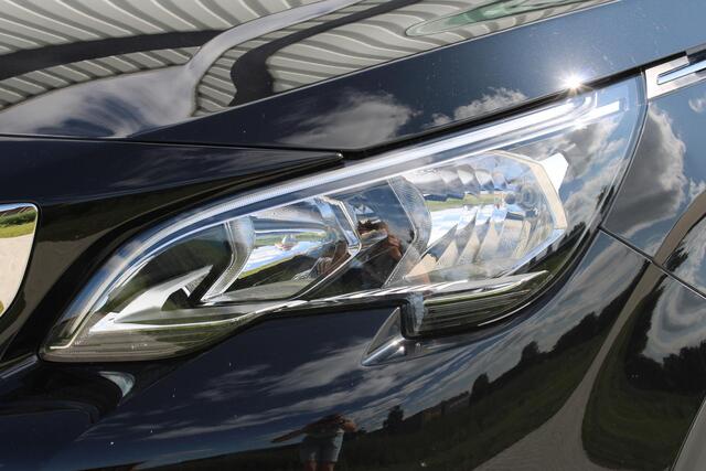 Peugeot 3008 1.2 PureTech Active Avantage | Incl. 12 maanden garantie | Nieuwe distributieriem + beurt | Apple carplay/Android auto | Trekhaak afneembaar | Cruise control | Parkeercamera | Navigatie | Climate control | DAB radio | 100% onderhouden |