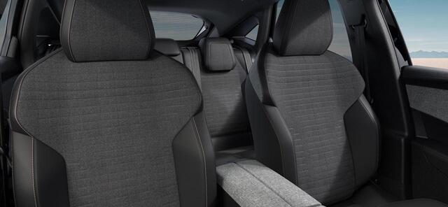 Peugeot 3008 e-3008 Allure Long Range 230 97 kWh | UIT VOORRAAD LEVERBAAR | 701 KM ACTIERADIUS WLTP | Adaptive Cruise Control | 360° Camera | Verwarmd stuurwiel | Stoelverwarming | Apple Carplay & Android Auto
