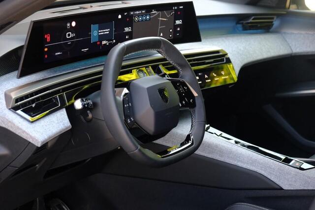 Peugeot 3008 1.2 Hybrid 145pk e-DCS6 GT | Navi | App Connect | Climate | Adaptive Cruise | Camera | Elektrische Achterklep | Winter Pakket | Trekhaak