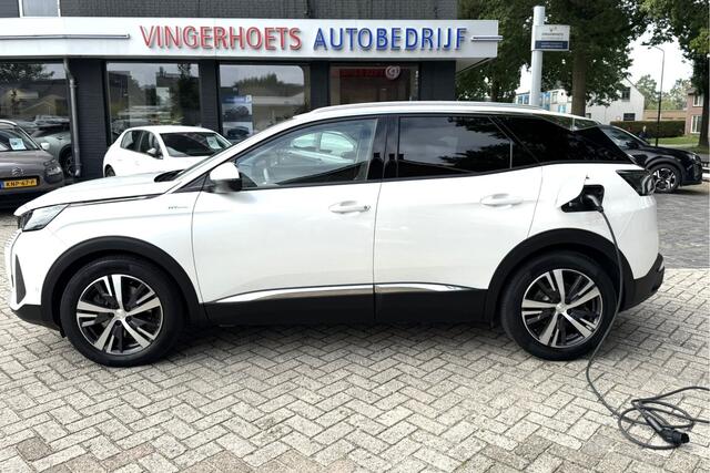 Peugeot 3008 1.6 Stekker Hybride 225 Luxe Allure * Automaat * Plug in * Super Luxe * * Navigatie * 1/2 Leder * Dodehoekbewaking * Stoelverwarming * L.M. Velgen * Trekhaak * WallBox Stekker * Vingerhoets; Vierde Generatie Eersteklas Service. Al meer dan 100 jaar een begrip in de Brabantse Kempen