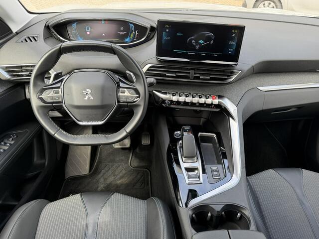 Peugeot 3008 1.6 Stekker Hybride 225 Luxe Allure * Automaat * Plug in * Super Luxe * * Navigatie * 1/2 Leder * Dodehoekbewaking * Stoelverwarming * L.M. Velgen * Trekhaak * WallBox Stekker * Vingerhoets; Vierde Generatie Eersteklas Service. Al meer dan 100 jaar een begrip in de Brabantse Kempen