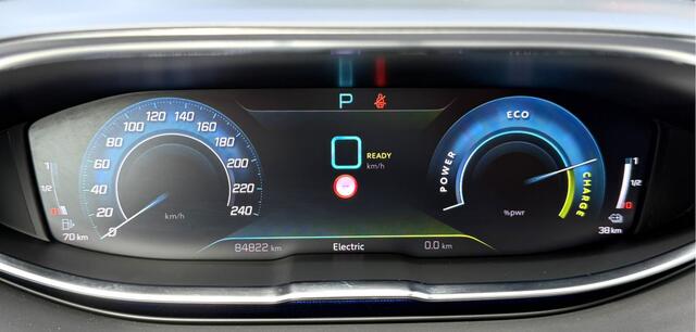 Peugeot 3008 1.6 Stekker Hybride 225 Luxe Allure * Automaat * Plug in * Super Luxe * * Navigatie * 1/2 Leder * Dodehoekbewaking * Stoelverwarming * L.M. Velgen * Trekhaak * WallBox Stekker * Vingerhoets; Vierde Generatie Eersteklas Service. Al meer dan 100 jaar een begrip in de Brabantse Kempen