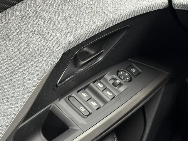 Peugeot 3008 e-3008 Allure 210pk 73 kWh | Apple Carplay/Android Auto | Panoramic Navigation pack | Adaptive cruisecontrol | Dodehoek bewaking | Rondomzicht camera | 19 inch lichtmetaal