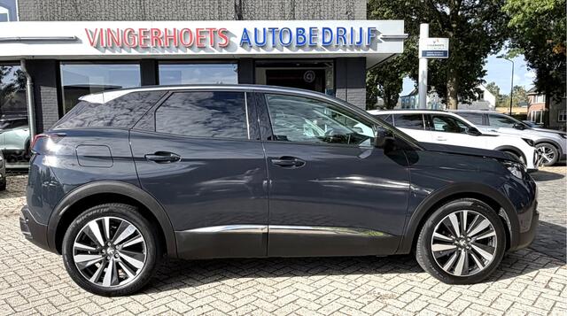 Peugeot 3008 130 Pk Benzine Zeer Luxe * Navigatie * Zwart Lederen Interieur met Elektrisch verst. stoelen met massage functie * Trekhaak * Dab+ Radio * Climate & Cruise Control * Vingerhoets; Vierde Generatie Eersteklas Service. Al meer dan 100 jaar een begrip in de Brabantse Kempen